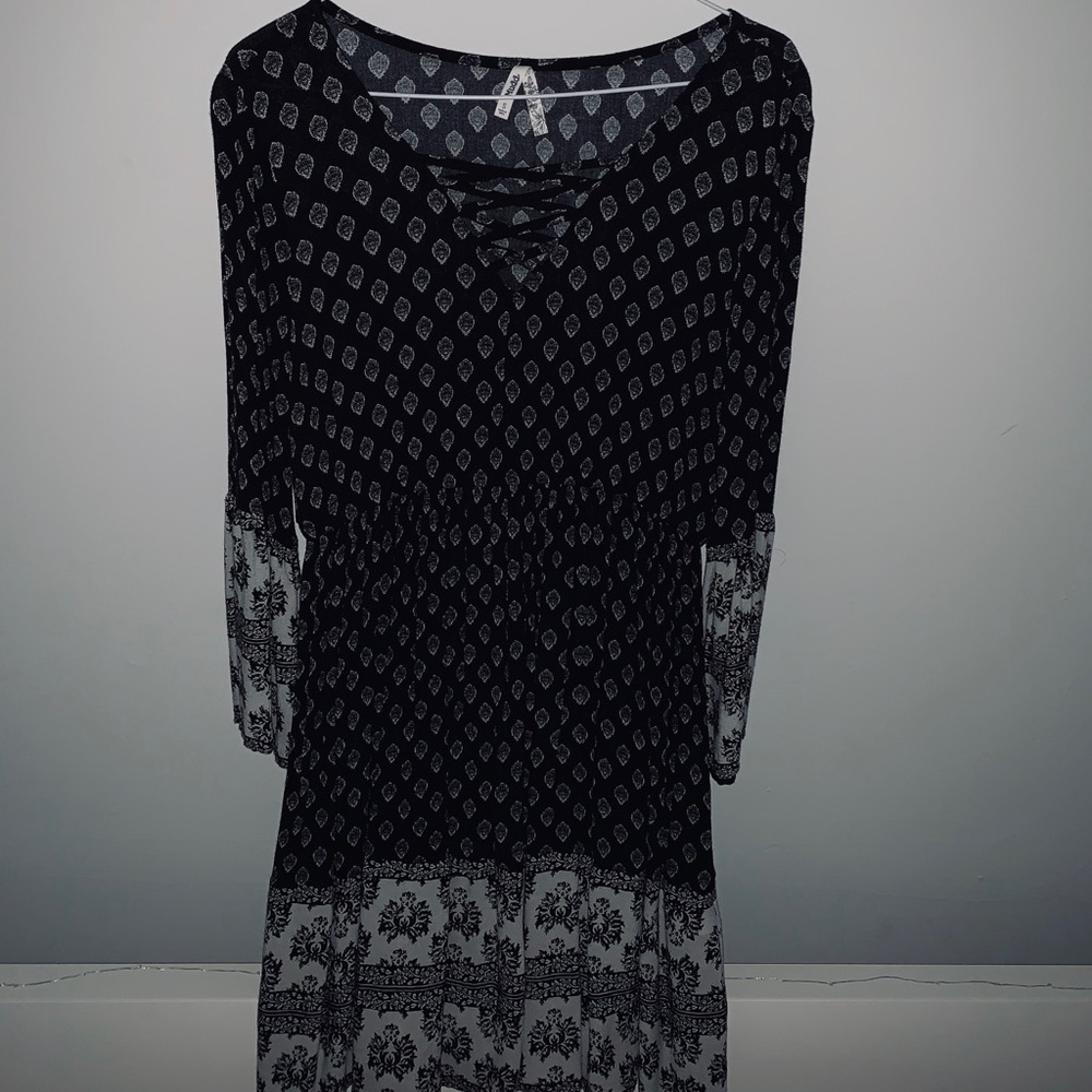 Black and white pirate sleeve dress